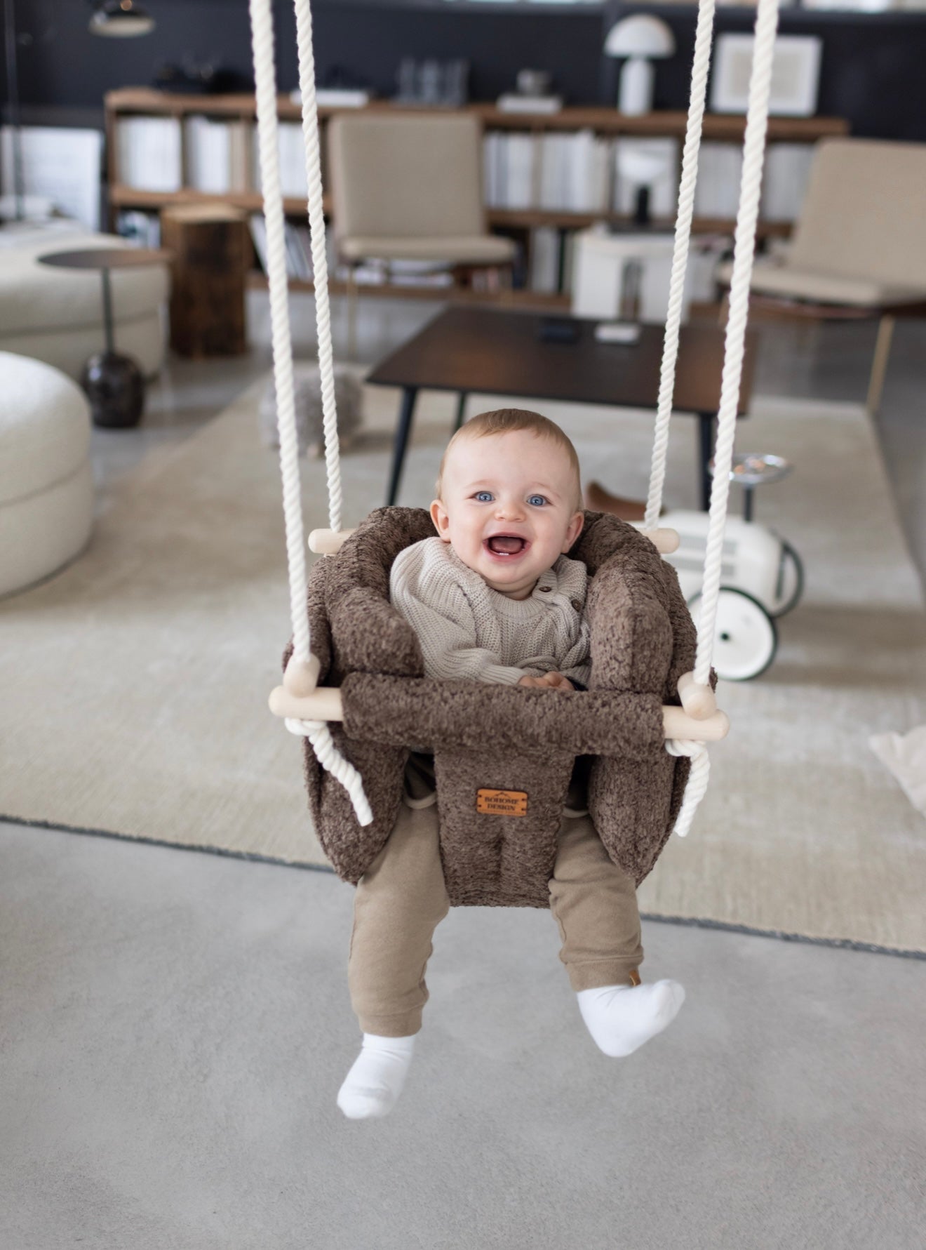 Premium Alpine Chalet Schaukel - Handgefertigte Schaukel