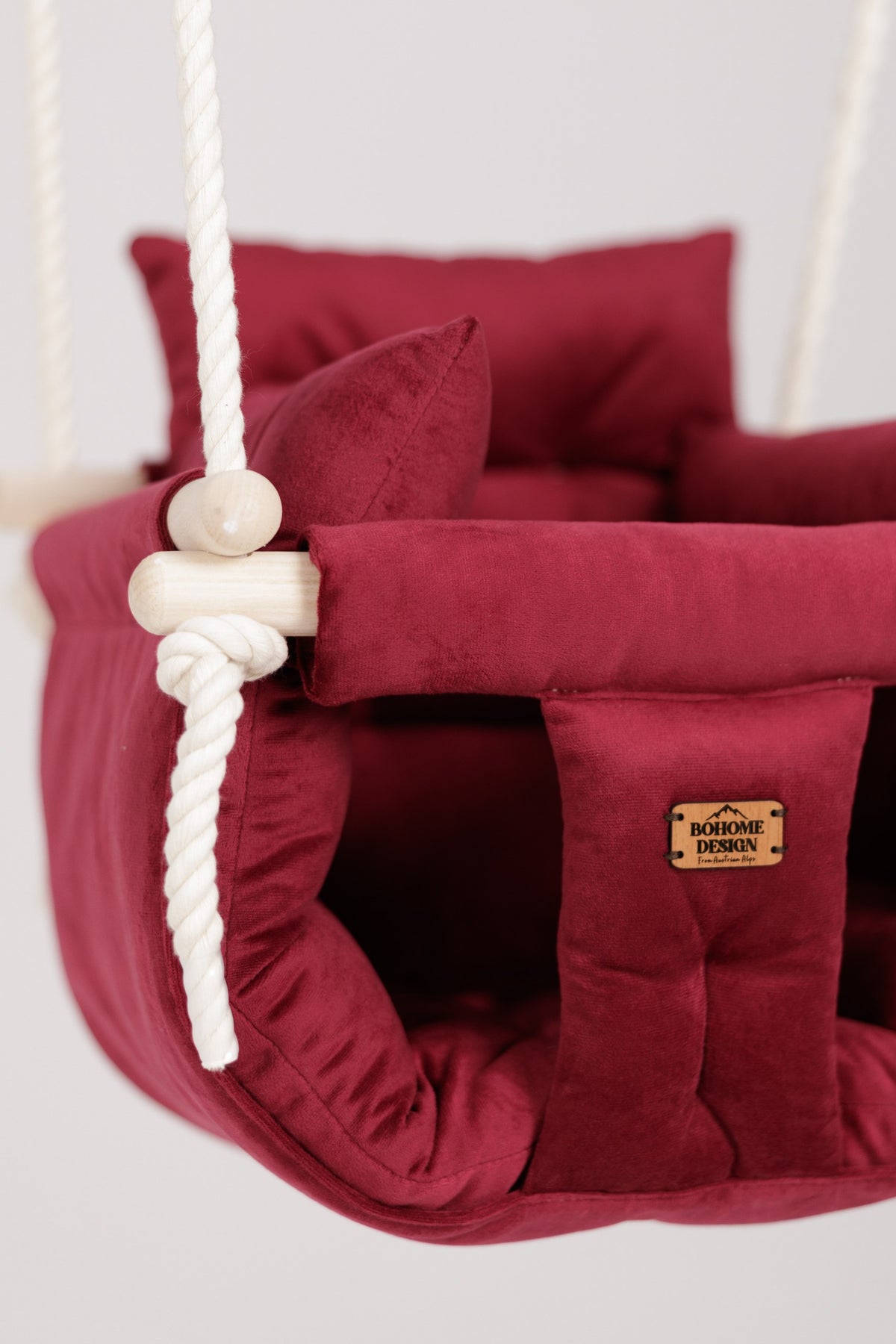 Premium Ruby Red Swing - Handgemaakte binnenschommel
