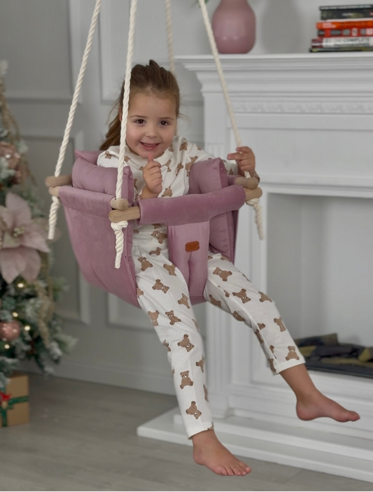Handgefertigte beige Indoor-Schaukel für stilvolles Interieur.. baby swing. Kinderschaukel