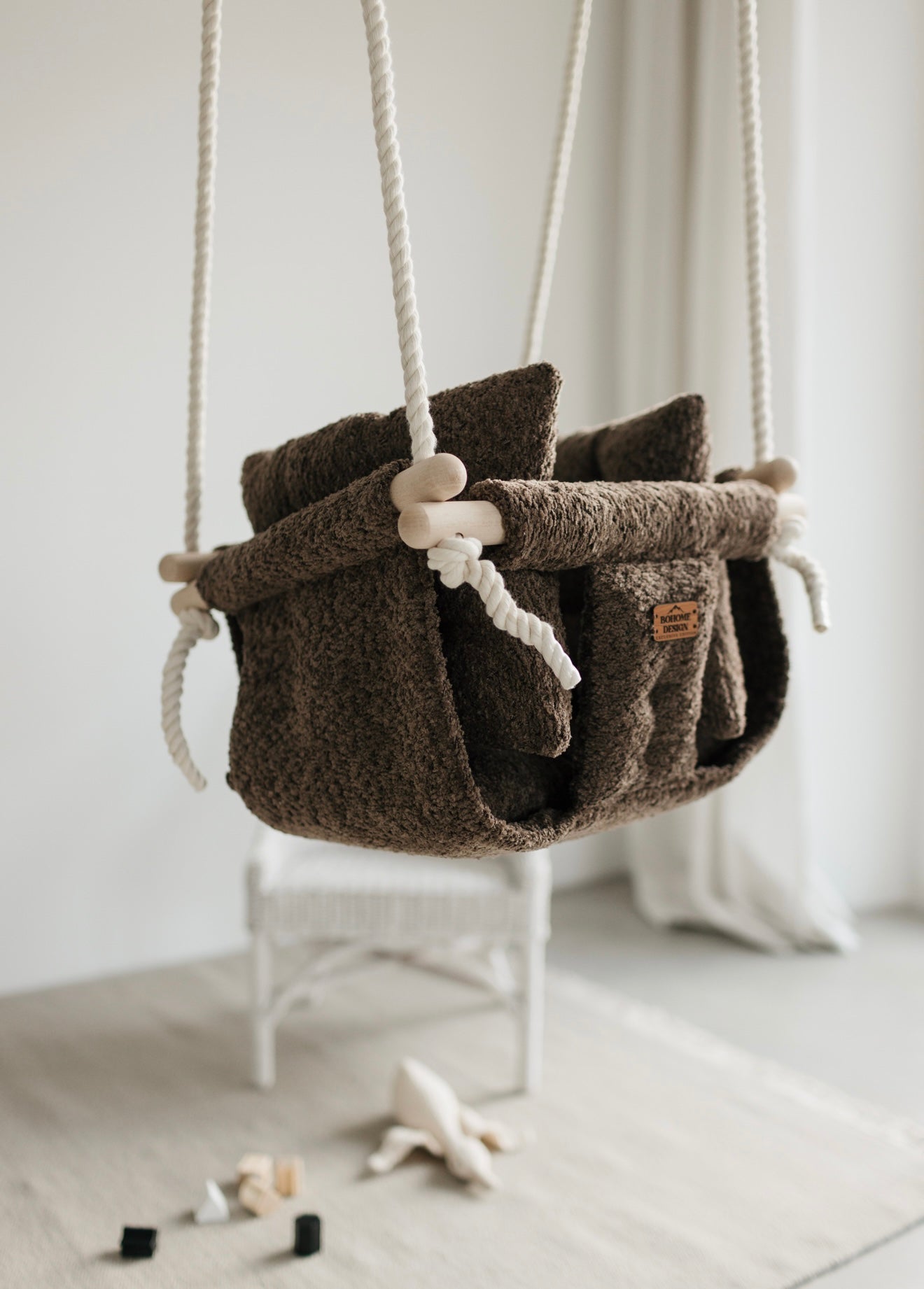 Premium Alpine Chalet Schaukel - Handgefertigte Schaukel