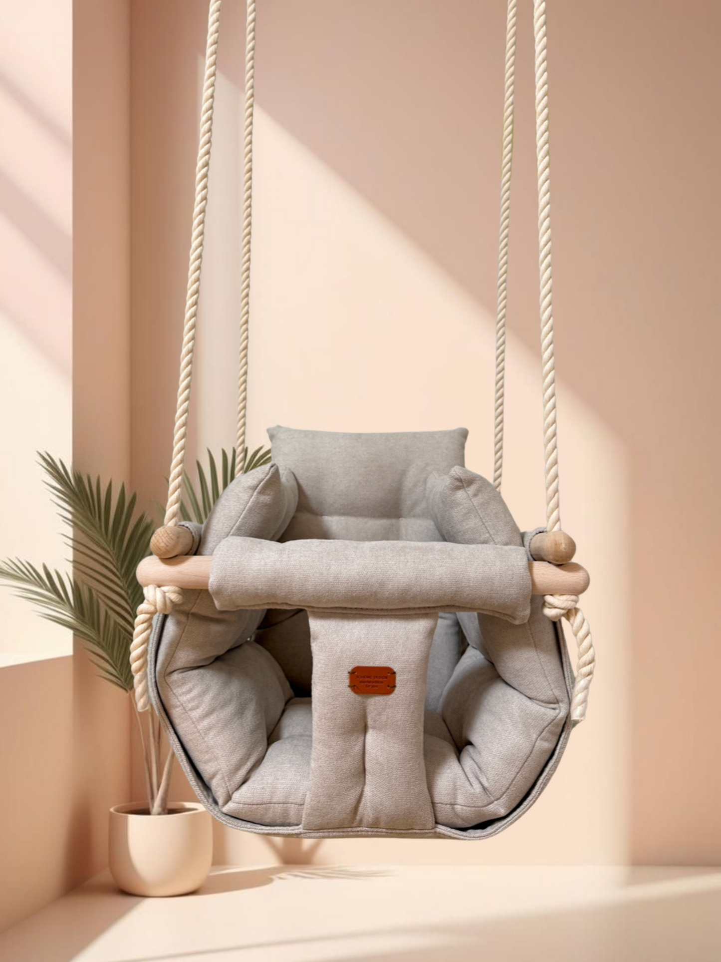 Handgefertigte beige Indoor-Schaukel für stilvolles Interieur